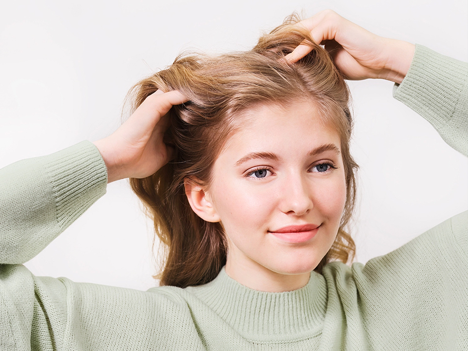 Så här fräschar du upp håret med torrschampo