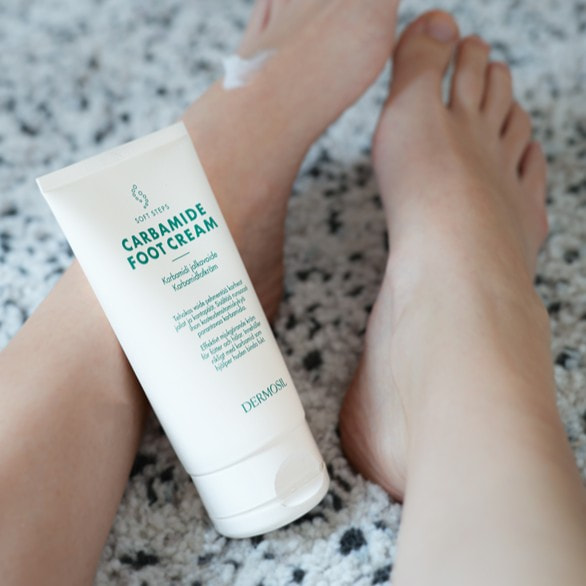 Effektiv återfuktare för torra och spruckna hälar