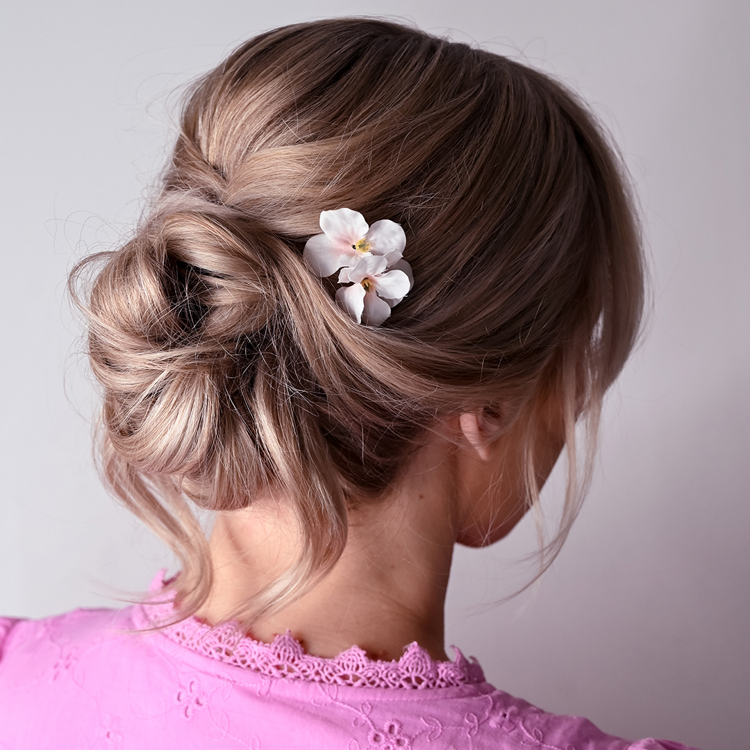 Så här fixar du en somrig håruppsättning till festen